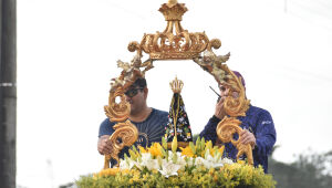 Padre pede que Padroeira do Brasil ilumine o pr&oacute;ximo presidente "seja quem for"