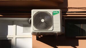 Adeus ao ar-condicionado: nova tecnologia resfria a casa gastando 80% menos energia