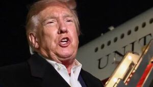 Trump diz que aprovou visto nos EUA para Fl&aacute;vio Bolsonaro
