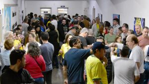  Eleitor que estiver na fila at&eacute; as 16h poder&aacute; votar mesmo ap&oacute;s hor&aacute;rio em MS