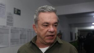 Vander Loubet chama fuga de Fl&aacute;vio Bolsonaro de "caso de pol&iacute;cia"
