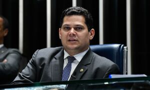Alcolumbre destrava PEC do fim da 6x1 ap&oacute;s conversas com Lula