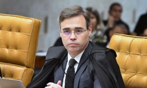 Mendon&ccedil;a quer levar ao plen&aacute;rio di&aacute;logos atribu&iacute;dos a Vorcaro e Moraes