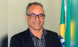 Promotor pede afastamento do prefeito de Ladário e assessora 