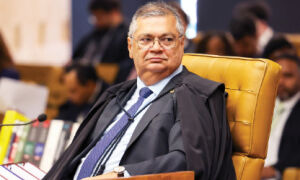 Dino determina suspens&atilde;o de pagamentos de penduricalhos pelo Executivo, Legislativo e Judici&aacute;rio