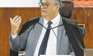 Sem citar Fachin, Dino critica ideia de encerrar inqu&eacute;rito de fake news para 'receber aplausos'