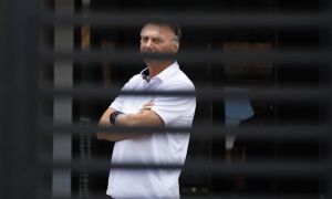 Defesa de Bolsonaro nega 'falta grave' em apreens&atilde;o de arma e pede manuten&ccedil;&atilde;o da domiciliar