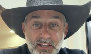 Ex-mulher pede medida protetiva contra prefeito "mais louco do Brasil"