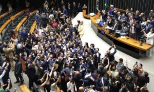 Direita de MS comemora derrubada do veto que beneficia Jair Bolsonaro