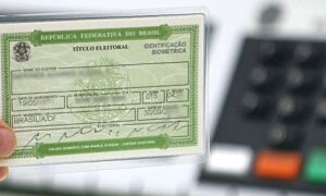 A um m&ecirc;s do fim do prazo, 79 mil eleitores precisam regularizar o t&iacute;tulo eleitoral