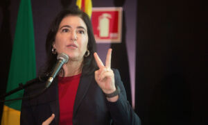 Escola c&iacute;vico-militar &eacute; "m&eacute;todo fascista", diz Simone Tebet