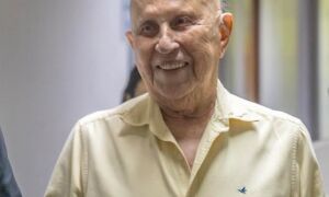Riedel decreta luto de tr&ecirc;s dias pelo falecimento de ex-governador