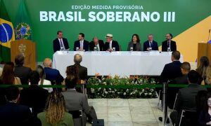Lula diz que Brasil tem condi&ccedil;&otilde;es de sair fortalecido da crise comercial com os EUA
