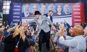 Lula usa conven&ccedil;&atilde;o de Haddad para mandar recado: 'n&atilde;o meta o dedo nas nossas elei&ccedil;&otilde;es'
