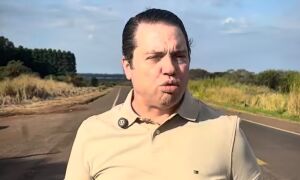 Gordinho do Bolsonaro cobra Lula por buraqueira em rodovia privatizada por Riedel