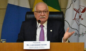 Fachin aguarda explica&ccedil;&otilde;es de ministros para decidir sobre crise