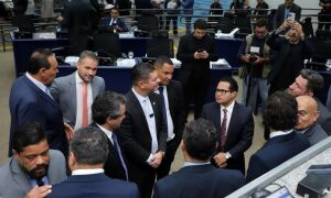C&acirc;mara derruba 13 vetos de Adriane Lopes e mant&eacute;m concursos e reajuste na LDO 