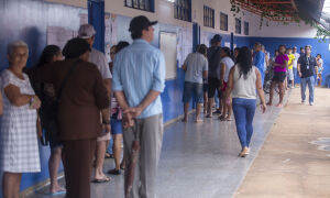 Trabalhador tem direito de sair do servi&ccedil;o para votar; confira a lei
