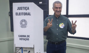 Azambuja vota e diz que a popula&ccedil;&atilde;o est&aacute; cansada da "gastan&ccedil;a" p&uacute;blica