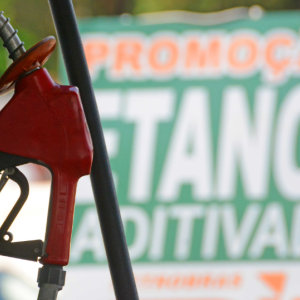 Preço do etanol cai em 17 Estados e no DF, sobe em 5 e fica estável em 3, diz ANP
