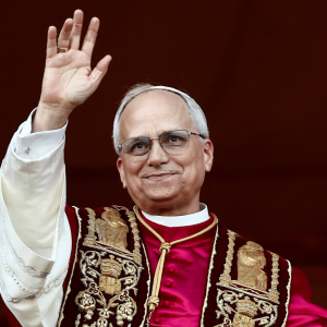 Papa Leão XIV entre os mais bem vestidos da Vogue em 2025