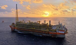 Navio-plataforma da Petrobras atinge produ&ccedil;&atilde;o m&aacute;xima no pr&eacute;-sal