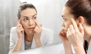 Do &aacute;lcool ao sono: cinco h&aacute;bitos que podem envelhecer o rosto antes da hora 