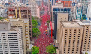 Movimento pr&oacute; Lula re&uacute;ne 1 milh&atilde;o de apoiadores na Avenida Paulista