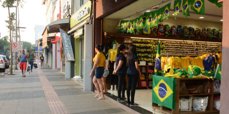 Alta hist&oacute;rica de d&iacute;vidas pressiona empresas em cen&aacute;rio de juros elevados