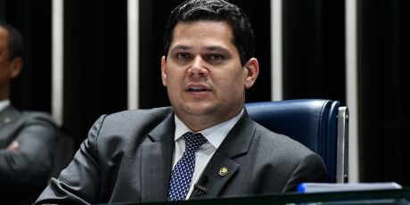 Alcolumbre trava tramita&ccedil;&atilde;o da PEC do fim da 6x1 no Senado