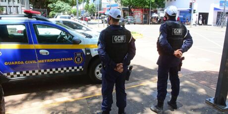 Rapazes relatam agress&atilde;o e pr&aacute;tica de homofobia de guardas civis de Campo Grande