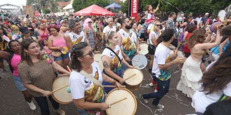 Confira o que abre e o que fecha nos dias de Carnaval