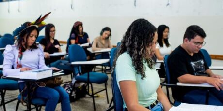 Governo abre aux&iacute;lio perman&ecirc;ncia para alunos de gradua&ccedil;&atilde;o e ensino m&eacute;dio