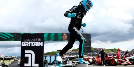 Grid de largada do GP de Barcelona t&ecirc;m Russell na pole e Bortoleto em 12&ordm;