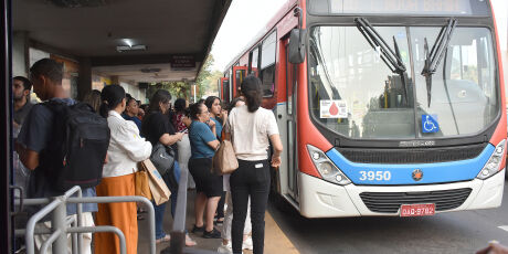 Linhas de ônibus terão reforço e transporte será gratuito para inscritos no Enem