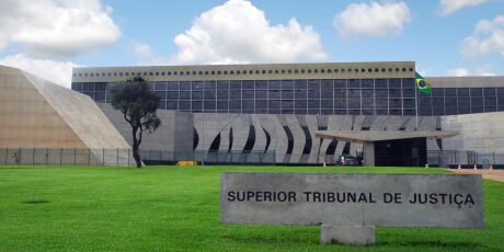 STJ condena servidores que receberam R$ 770 mil em sal&aacute;rios indevidos