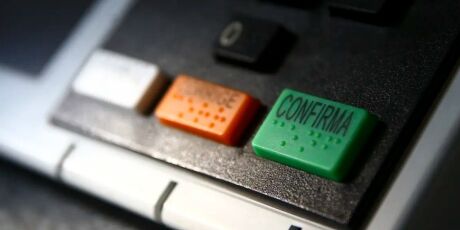 Fl&aacute;vio Bolsonaro lidera com folga corrida pela Presid&ecirc;ncia da Rep&uacute;blica no Estado