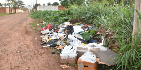 Prefeitura, polícia e MPMS querem prender quem jogar lixo e entulho na rua