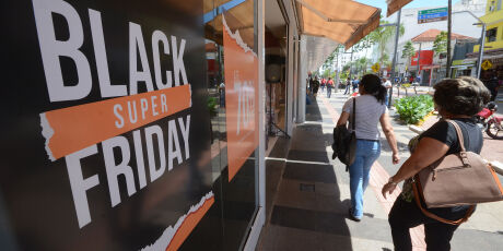 Comercio da capital deve contratar 15 mil trabalhadores temporários para Black Friday