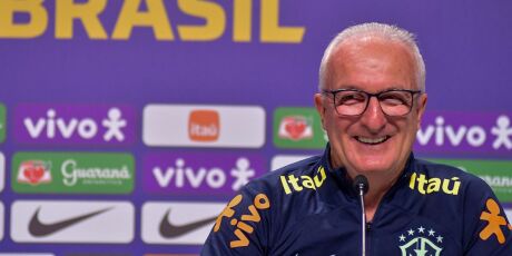 Dorival chama laterais Alex Telles e Dodô para jogo da seleção contra o Uruguai