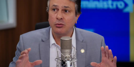 Camilo Santana: Lula lan&ccedil;ou proposta de p&eacute;-de-meia universit&aacute;rio, com custo de R$ 4,6 bi ao ano