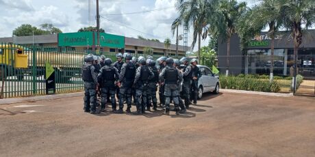 Estado oferece 2 litros d'água por indígena para liberar rodovia em Dourados