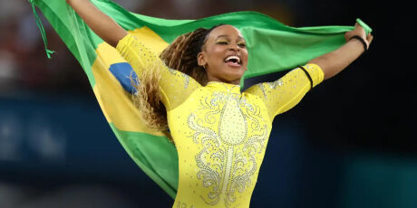 Rebeca Andrade anuncia retorno &agrave;s competi&ccedil;&otilde;es neste ano ap&oacute;s pausa em 2025