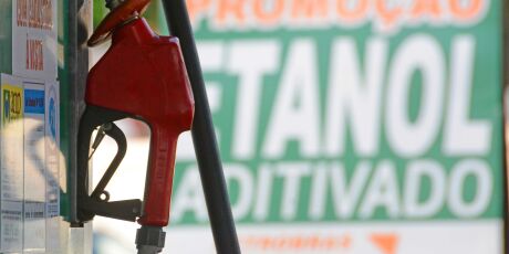 Fora etanol, combust&iacute;veis fecham 2025 quase est&aacute;veis, mas ICMS puxa alta em janeiro