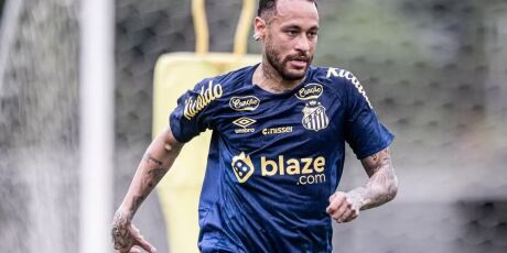 Neymar é preservado após sentir dores no joelho e desfalca o Santos diante do Internacional