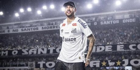 Neymar tem les&atilde;o na coxa apontada ap&oacute;s exames e desfalca Santos na sequ&ecirc;ncia da temporada