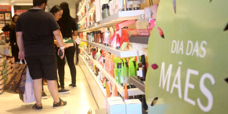 Entidades de varejo e servi&ccedil;os pedem a Marinho debate t&eacute;cnico sobre fim da escala 6x1