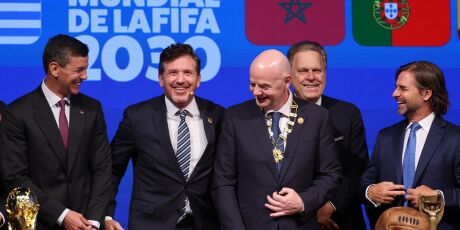 Infantino acusa cr&iacute;ticos da Copa de espalhar &oacute;dio e diz: 'Futebol n&atilde;o &eacute; pol&iacute;tica, &eacute; uni&atilde;o'
