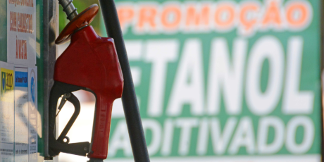 Pre&ccedil;o do etanol cai em 17 Estados e no DF, sobe em 5 e fica est&aacute;vel em 3, diz ANP