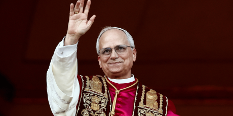 Papa Le&atilde;o XIV &eacute; considerado uma das 55 personalidades mais bem vestidas do ano pela Vogue